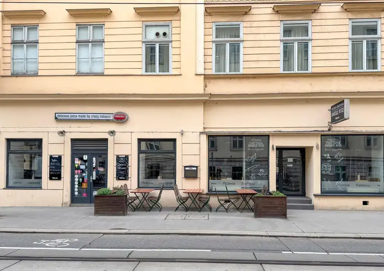 Anita Ochsenhofer, Moritz Immobilien