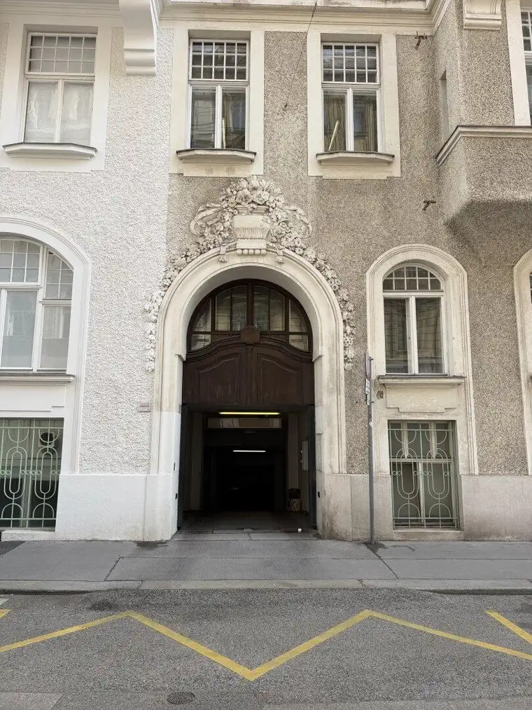 Julia Koch, Moritz Immobilien
