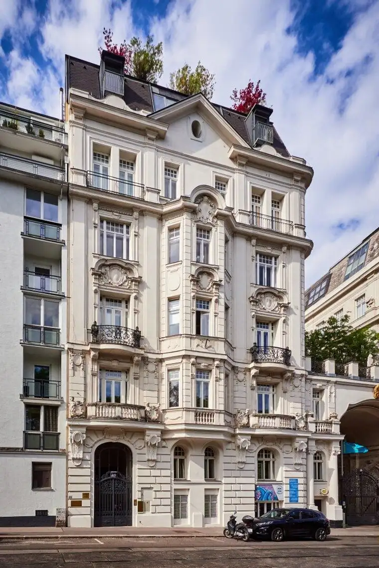 Julia Koch, Moritz Immobilien