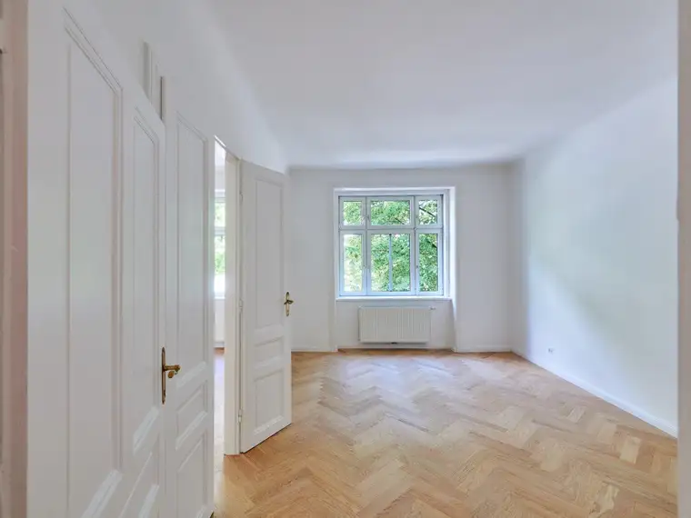 ERSTBEZUG NACH SANIERUNG: stilvolle Altbau-Eigentumswohnung Nahe Max-Winter-Park &amp; Venediger Au (Balkonanbau möglich!!!)