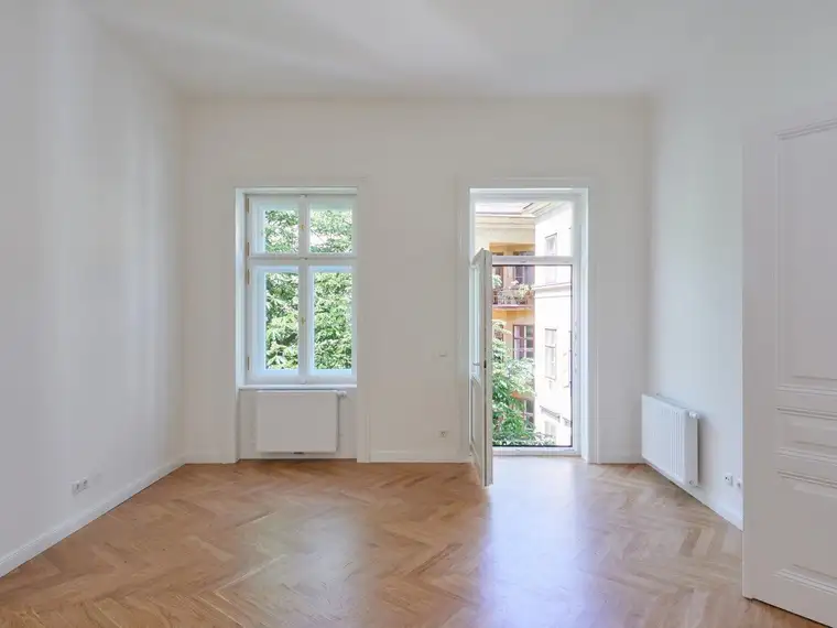 Erstbezug nach Generalsanierung | Ruhiger Altbau mit Balkonoption | NÄHE Votivkirche