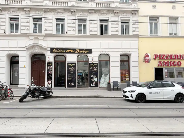 Anita Ochsenhofer, Moritz Immobilien