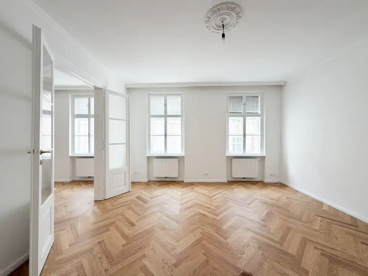 Fischgrätparkett, Stuck &amp; Flügeltüren – sanierte stilvolle Altbauwohnung in der Josefstadt
