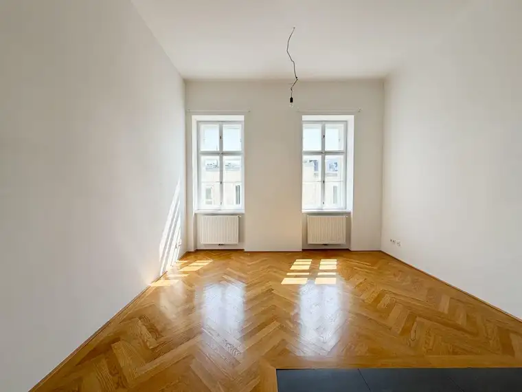 NÄHE U-BAHN "MEIDLING": Altbauwohnung in Hoflage | Wohnküche | Lift