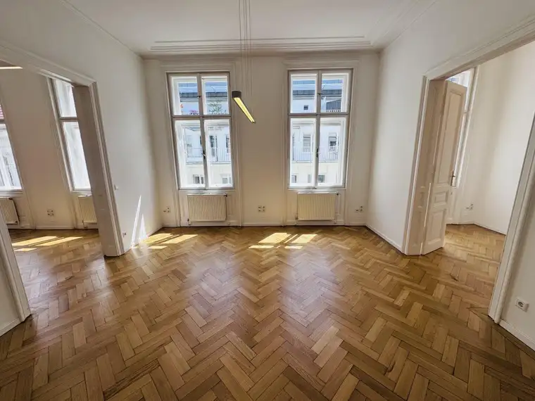 Julia Koch, Moritz Immobilien