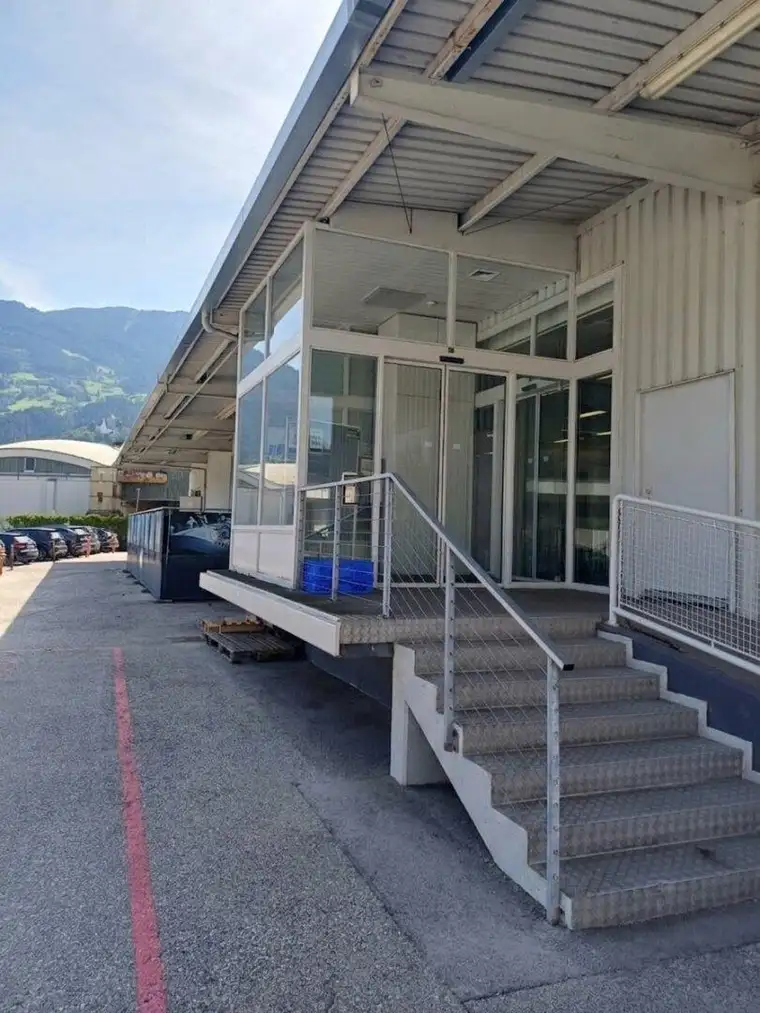Schwaz: Handels-, Gewerbe- und Geschäftsflächen samt 104 Parkplätzen langfristig zu pachten