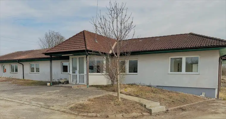 Büro - Praxis Räumlichkeiten zu mieten