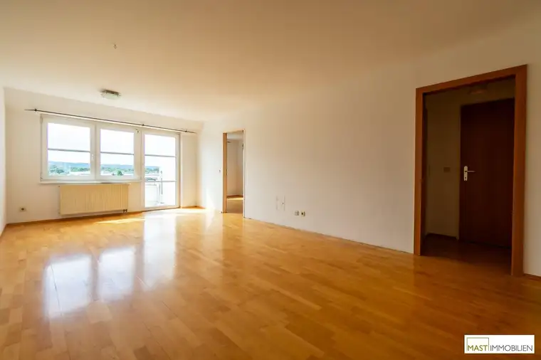 Optimal aufgeteilte 3 - Zimmer Wohnung mit Loggia und Fernblick