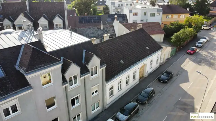 BAUTRÄGER AUFGEPASST - Mehrparteienhaus in ausgezeichneter Lage mit Ausbaupotenzial BAUKLASSE II &amp; 70% Bebauungsdichte / 560.000,-- €