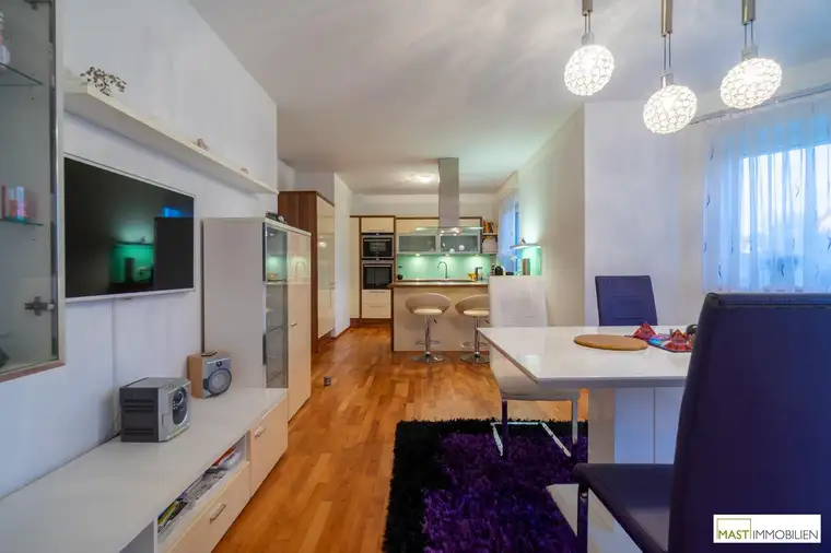 Auf der Suche nach Ihrem Zuhause? Optimal aufgeteiltes Bungalow mit Wohnkeller und inkl. Pool in ausgezeichneter Lage