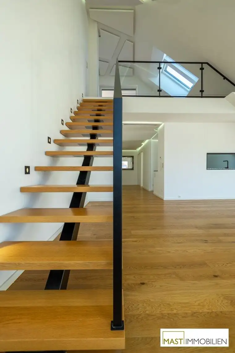 NEUER PREIS - 590.000,-- € /// DG Wohn(T)raum direkt in Stockerau - Einziehen und Wohlfühlen + ca. 55 m² große Dachterrasse