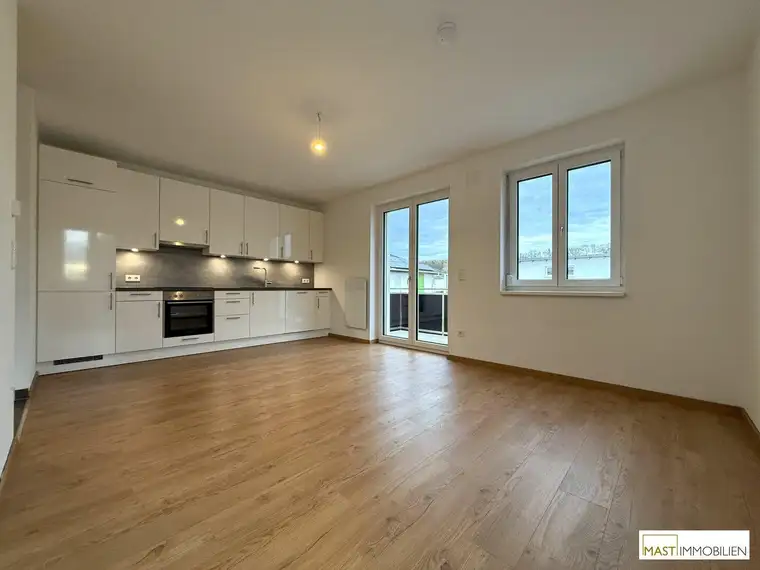 PROVISIONSFREI - 3 Zimmer DG-Wohnung inkl. EWE Einbauküche und Balkon in Pixendorf