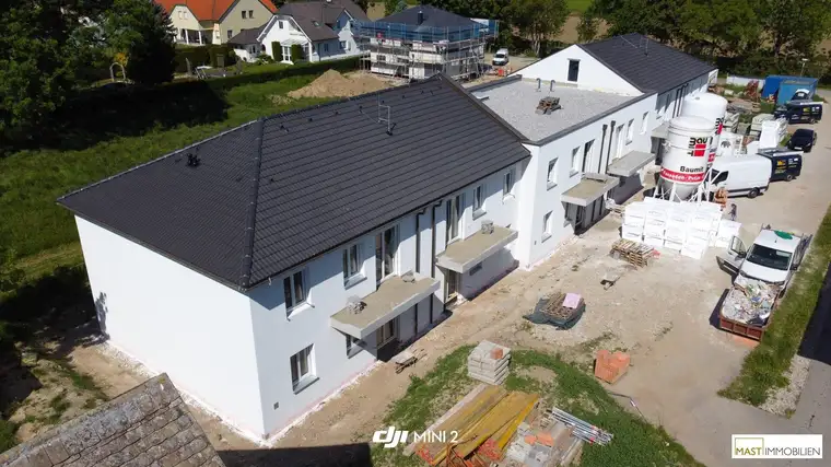 In Kürze verfügbar - 3 Zimmer Garten- bzw. Balkonwohnungen inkl. EWE Einbauküche und KFZ Stellplatz