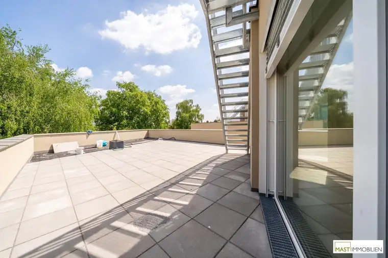 *Sommer 2025* Rund 180 qm Freifläche und Blick auf den See bei dieser exklusiven Dachgeschosswohnung!