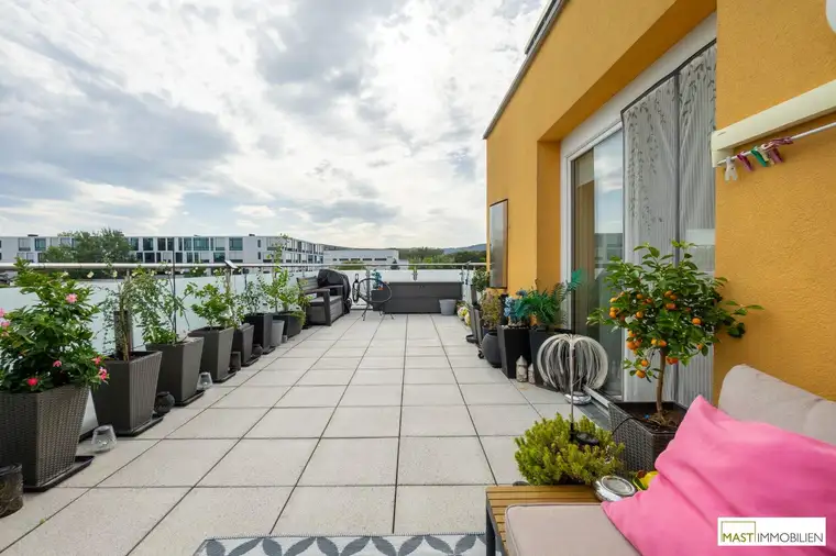 Sonnige 3 Zimmer DG Wohnung mit ca. 33 m² großer Dachterrasse direkt in Korneuburg