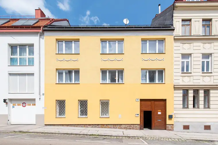Charmantes Zinshaus mit märchenhaftem Dachgarten