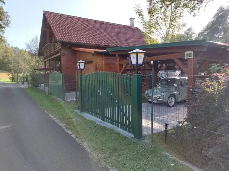 Charmantes Holzhaus in Südburgenland mit über 3.000m² Fläche, ideal für Autoliebhaber zum Verkauf