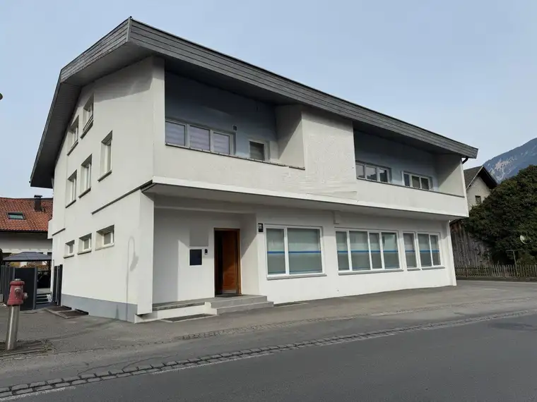 Büro-/Praxisfläche mit 5 Zimmern, 3 Stellplätzen in Bürs - jetzt mieten für 2.112€!