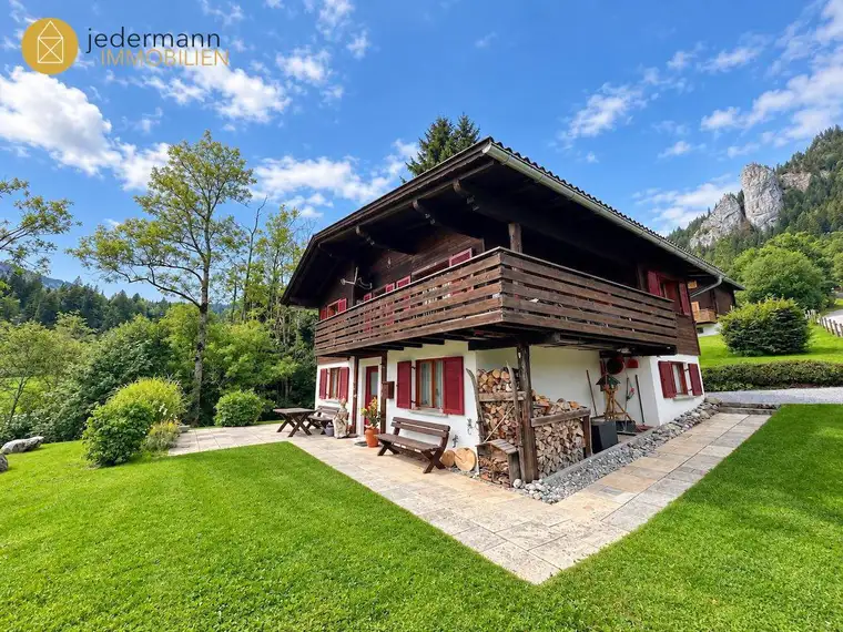 DORNBIRN EBNIT: URIGES FERIENWOHNHAUS IN TRAUMHAFTER BERGLAGE