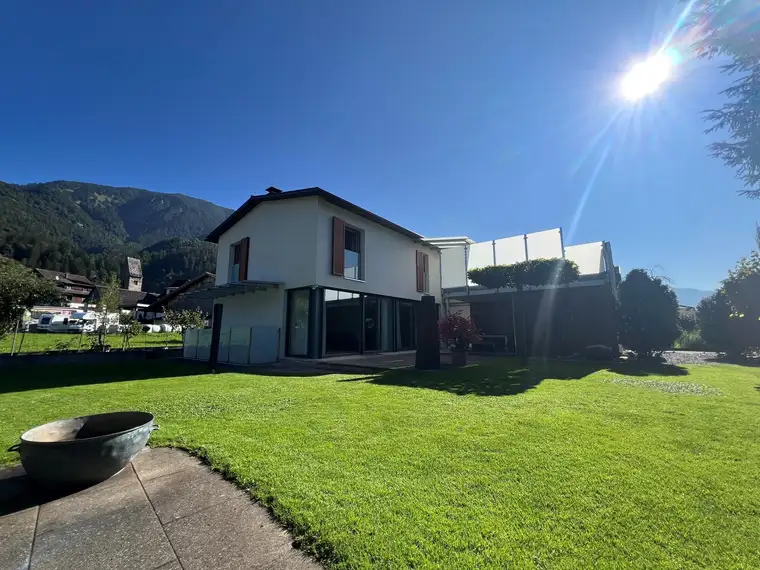 Architektenhaus in sehr sonniger und ruhiger Lage mit traumhaftem Bergblick!