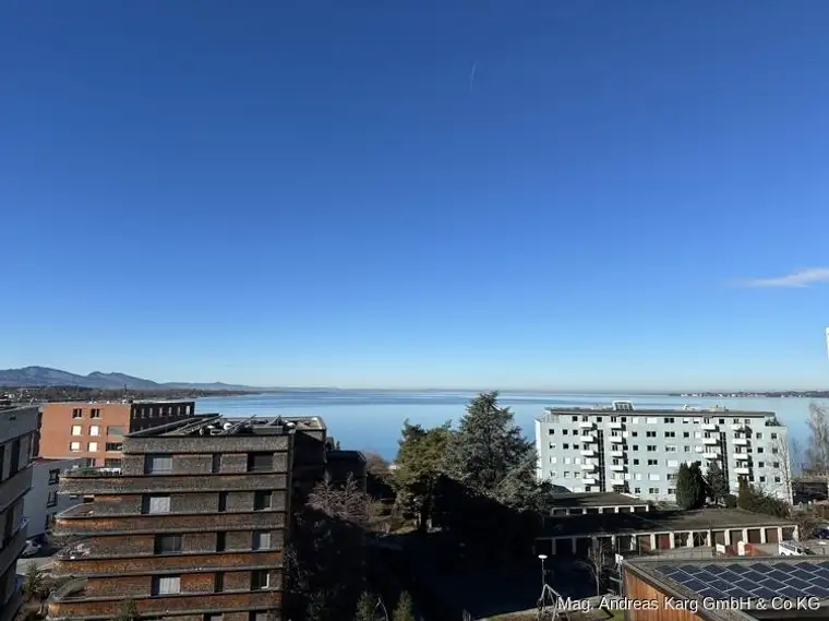 Lochau: Exklusive Dachwohnung mit Seeblick und zwei Balkonen