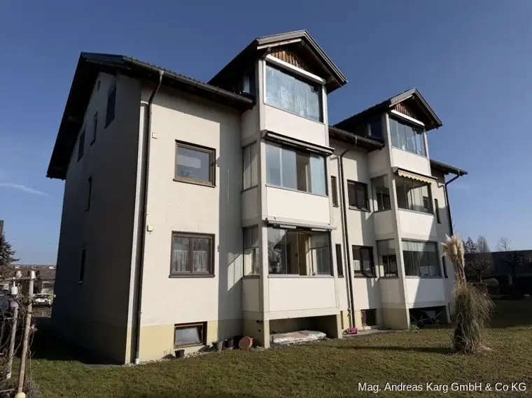 NEUER PREIS: gepflegte 3,5-Zimmer-Wohnung mit verglaster Loggia &amp; Tiefgarage in Hard