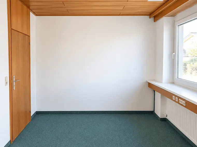 Mäder - Bürofläche im EG mit ca. 15 m²