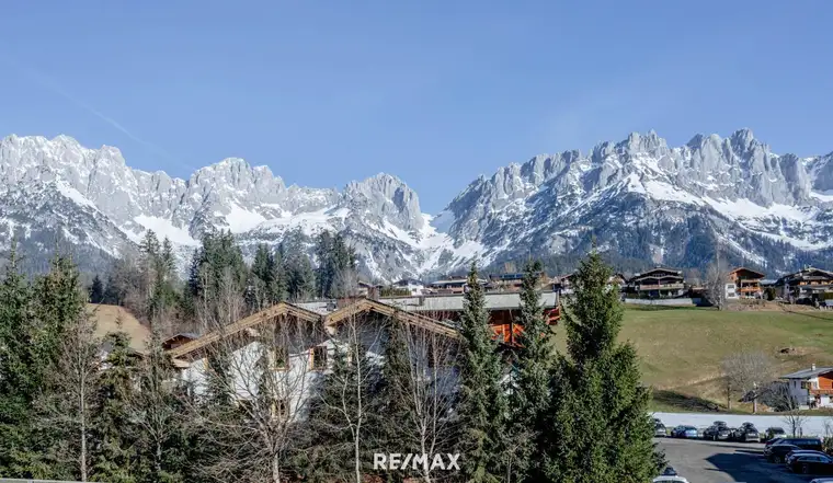 Häuserensemble mit Wilder Kaiser Blick
