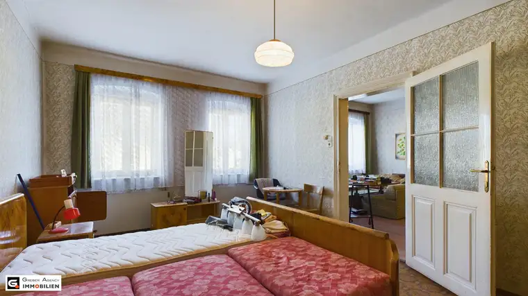 Altes, bäuerliches Haus mit 4 Zimmern, uneinsehbaren Garten und viel Potential