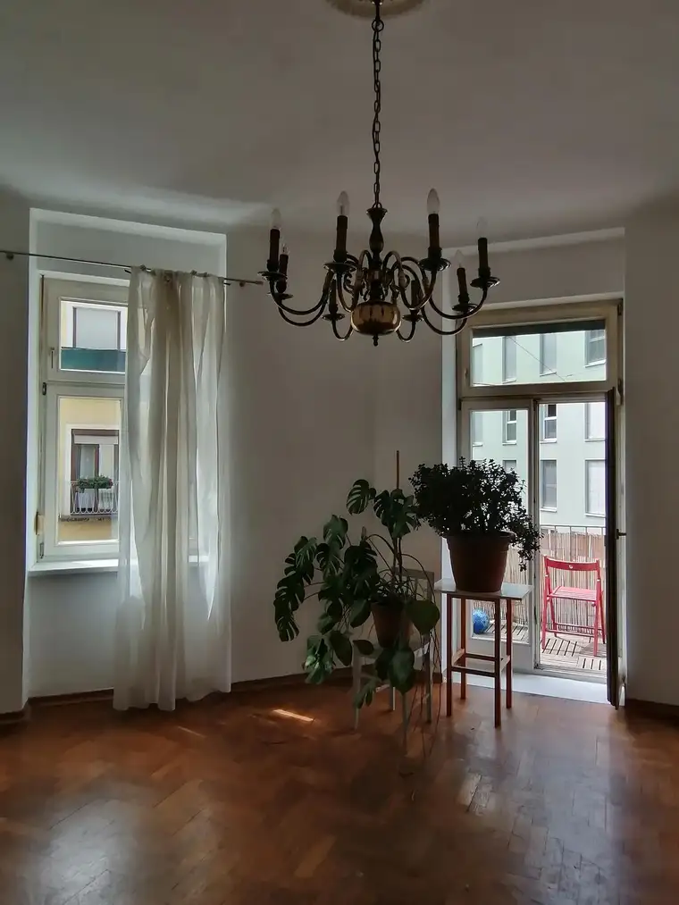 Charmanter Altbau mit Balkon - 2 Zi