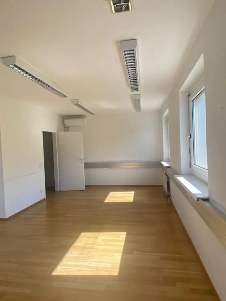 Wohnen und Arbeiten unter einem Dach: Büro mit Wohnmöglichkeit