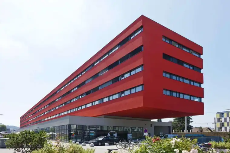 Helle Büro- und Geschäftsfläche mit großer Glasfront - IQ Center Salzburg/ Itzling