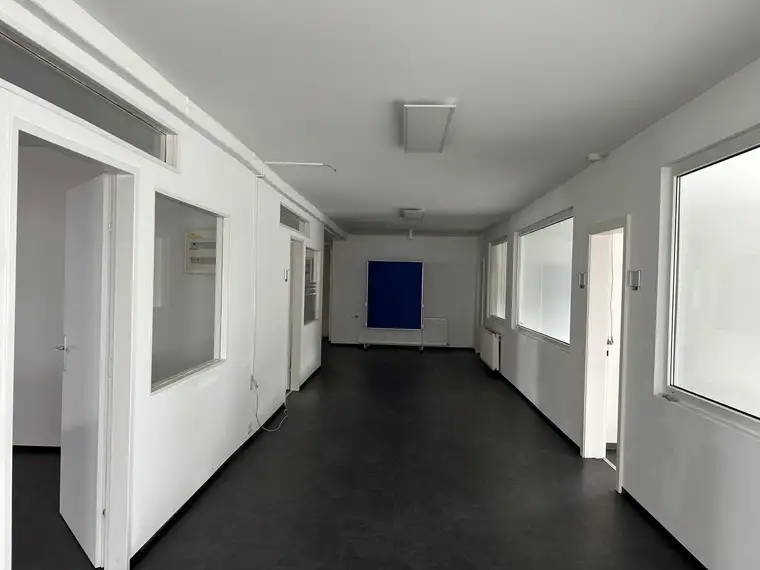 Moderne Büro/Geschäftsräumlichkeiten (3 separate Büroräume) in verkehrsgünstiger Lage von Kalsdorf! (Nähe Autobahnauffahrt Kalsdorf/Flughafen Graz) 