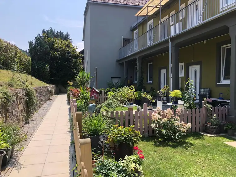 Erstbezugscharakter! Sonnige 2-Zimmer Wohnung mit traumhafter Aussicht in ruhiger Grünlage!