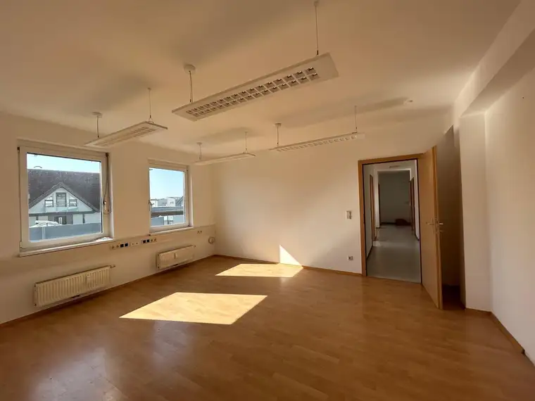 Büro- bzw. Ordinationsräumlichkeiten (4 Zimmer) Nähe Shopping City Seiersberg! 