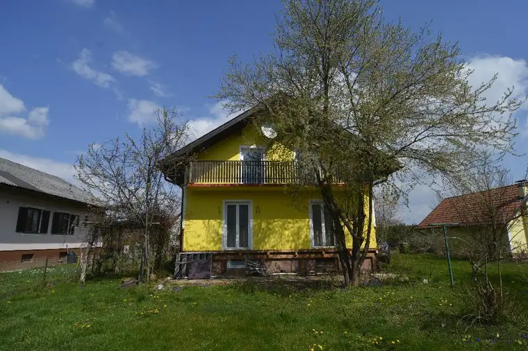 Naturnahes Wohnen mit Charme – Großzügiges Zweifamilienhaus in ruhiger Lage!