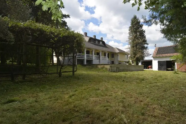 Herrschaftliches Landhaus mit einer Grundstücksfläche von 5.588 m²