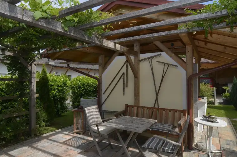 Ihr Gartenparadies in ruhiger Sackgasse – Traumhaftes Haus mit zwei Wohneinheiten!