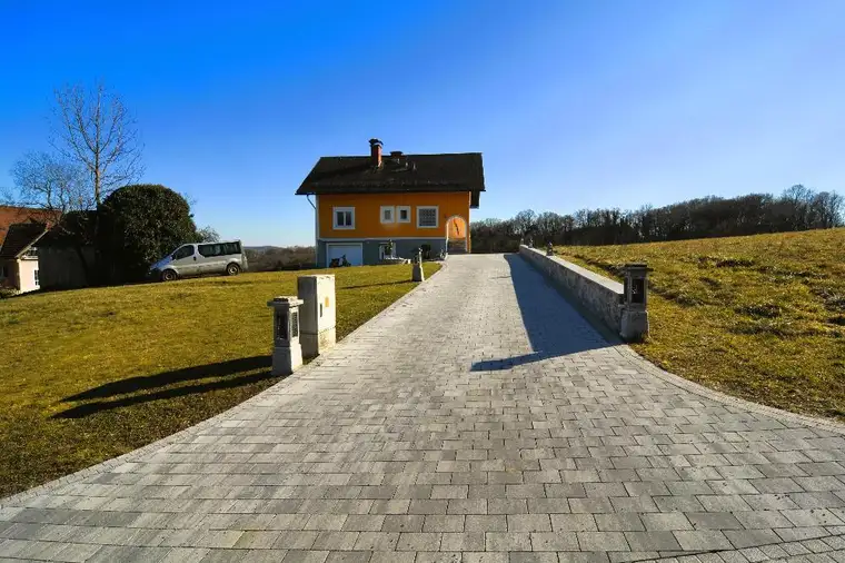LAGE LAGE LAGE Sonnige Panoramalage Sofortbezug