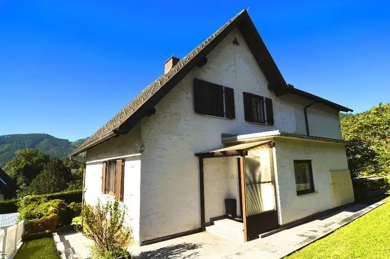 VERHANDLUNGSPREIS! Zweifamilienhaus in Aussichtslage mit 1.449 m² Grundstück bei Graz
