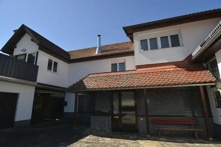 Vielseitiges Mehrfamilienhaus im Thermen- &amp; Vulkanland – mit Halle, Pool und großem Grundstück
