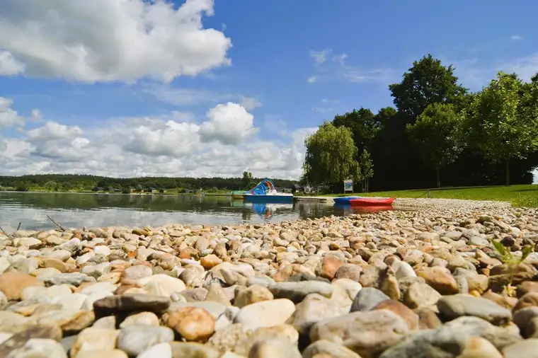Idyllisches Landleben – Ihr Traumhaus am Naturbadesee Königsdorf!