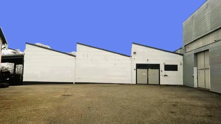 Vielseitig nutzbarer Hallenanteil mit ca. 300 m² zu vermieten