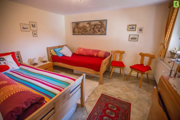 3004 Riederberg: Zimmer zu vermieten: mit Bad, Schrankraum, kleine Küche und Aufenthaltsbereich