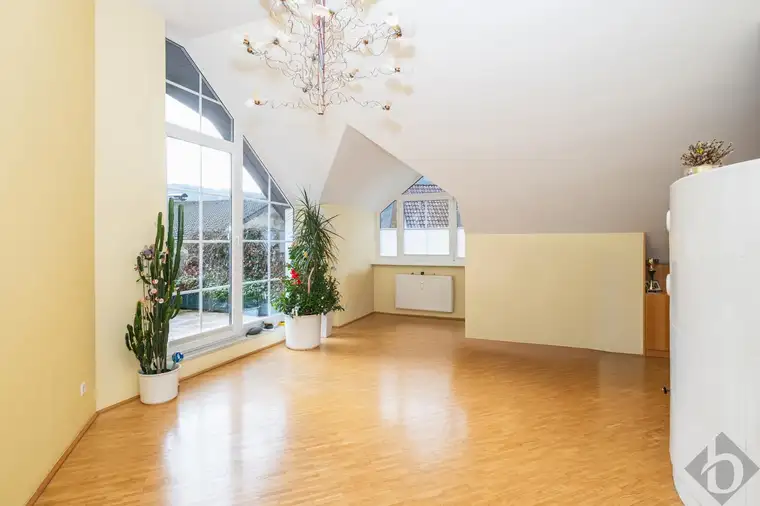 Stilvolle Dachterrassenwohnung in Glanegg – Hohe Räume &amp; traumhafter Untersbergblick