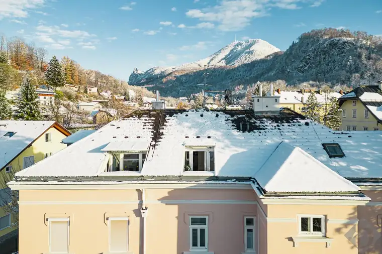 Dachgeschosstraum mit Weitblick in Jahrhundertvilla