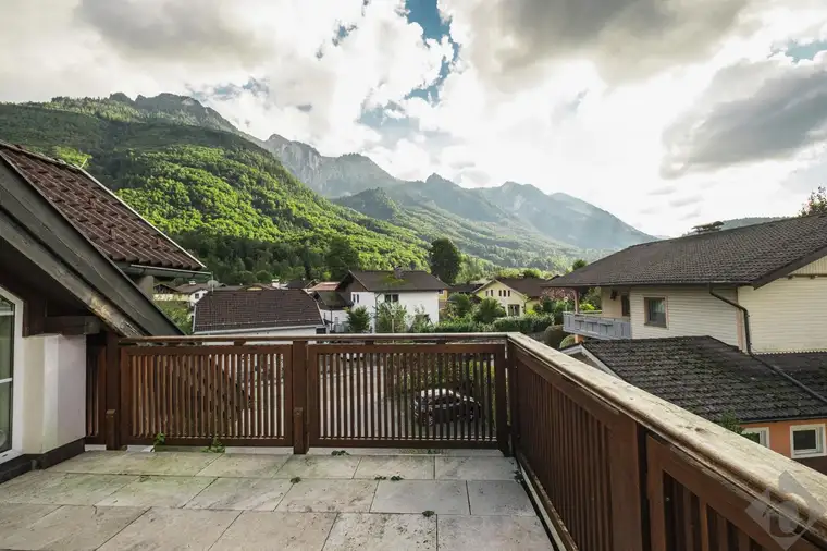 Stilvolle Dachterrassenwohnung in Glanegg – Hohe Räume &amp; traumhafter Untersbergblick