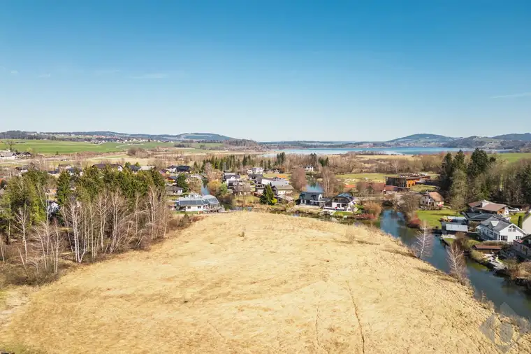 Naturlage an der Fischach: Baugrundstück mit bewilligtem Öko-Haus