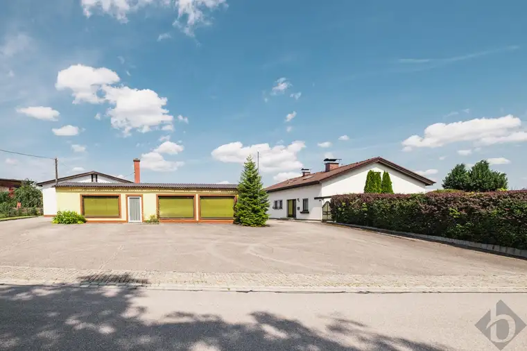 Arbeiten und Wohnen am selben Ort - Gewerbefläche mit Wohnhaus in bester Lage Ostermiethings!