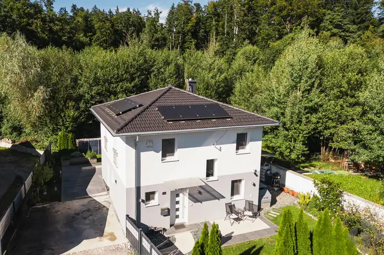 Modernes Einfamilienhaus mit sonnigem Garten in Bergheim